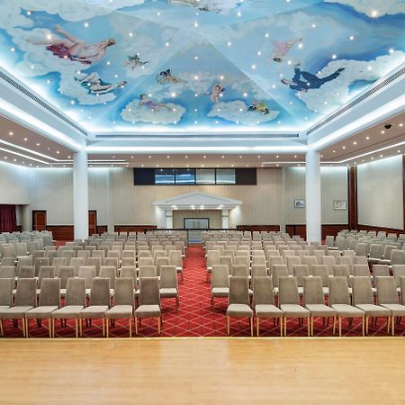 منتجع بين باي هوليداي كوشاداسيه المظهر الخارجي الصورة The main conference hall
