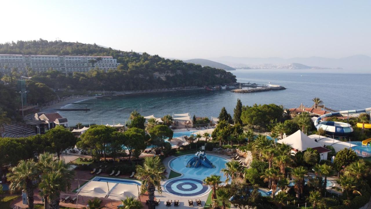 منتجع بين باي هوليداي كوشاداسيه المظهر الخارجي الصورة A view of the resort