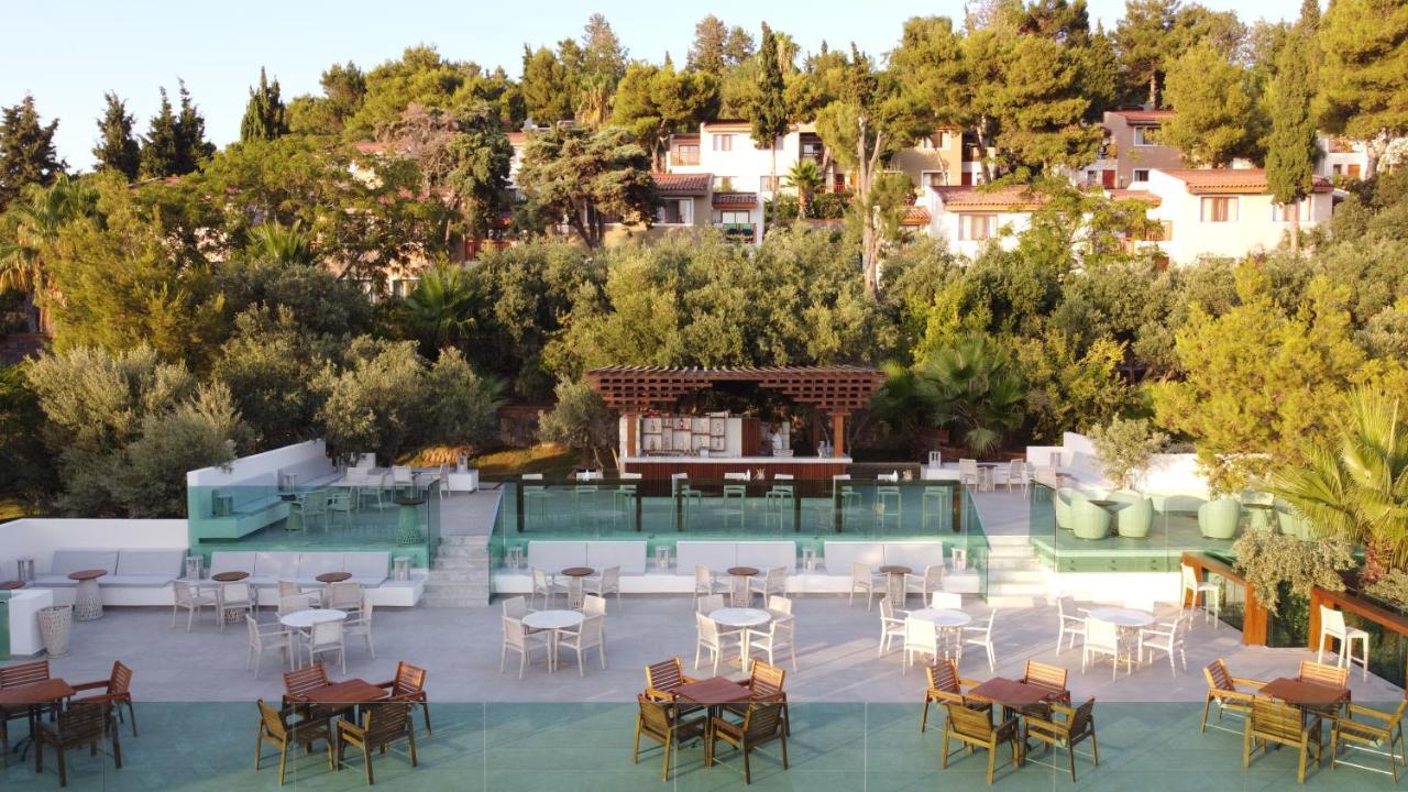 منتجع بين باي هوليداي كوشاداسيه المظهر الخارجي الصورة The bar at the top of the hotel