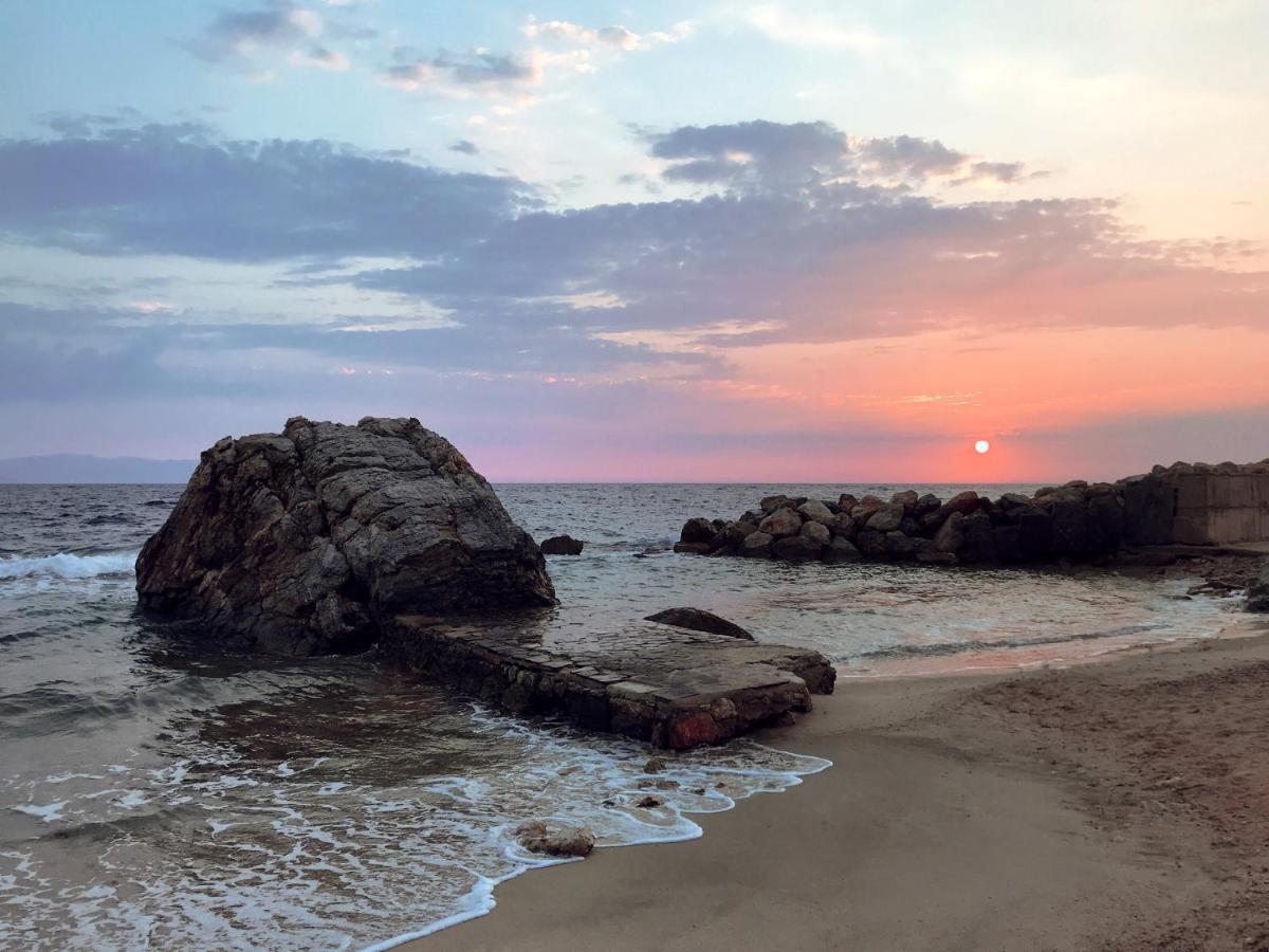 منتجع بين باي هوليداي كوشاداسيه المظهر الخارجي الصورة Sunset at the beach of Agia Marina