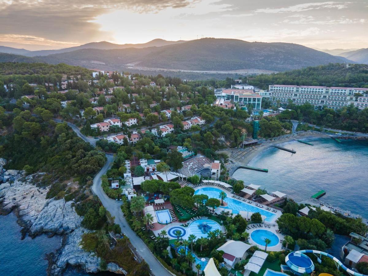 منتجع بين باي هوليداي كوشاداسيه المظهر الخارجي الصورة Aerial view of the resort