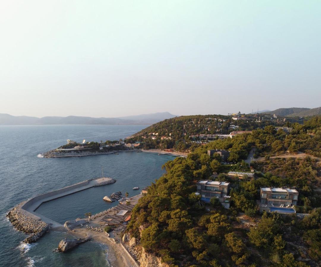 منتجع بين باي هوليداي كوشاداسيه المظهر الخارجي الصورة View of the coast of the island of Hydra