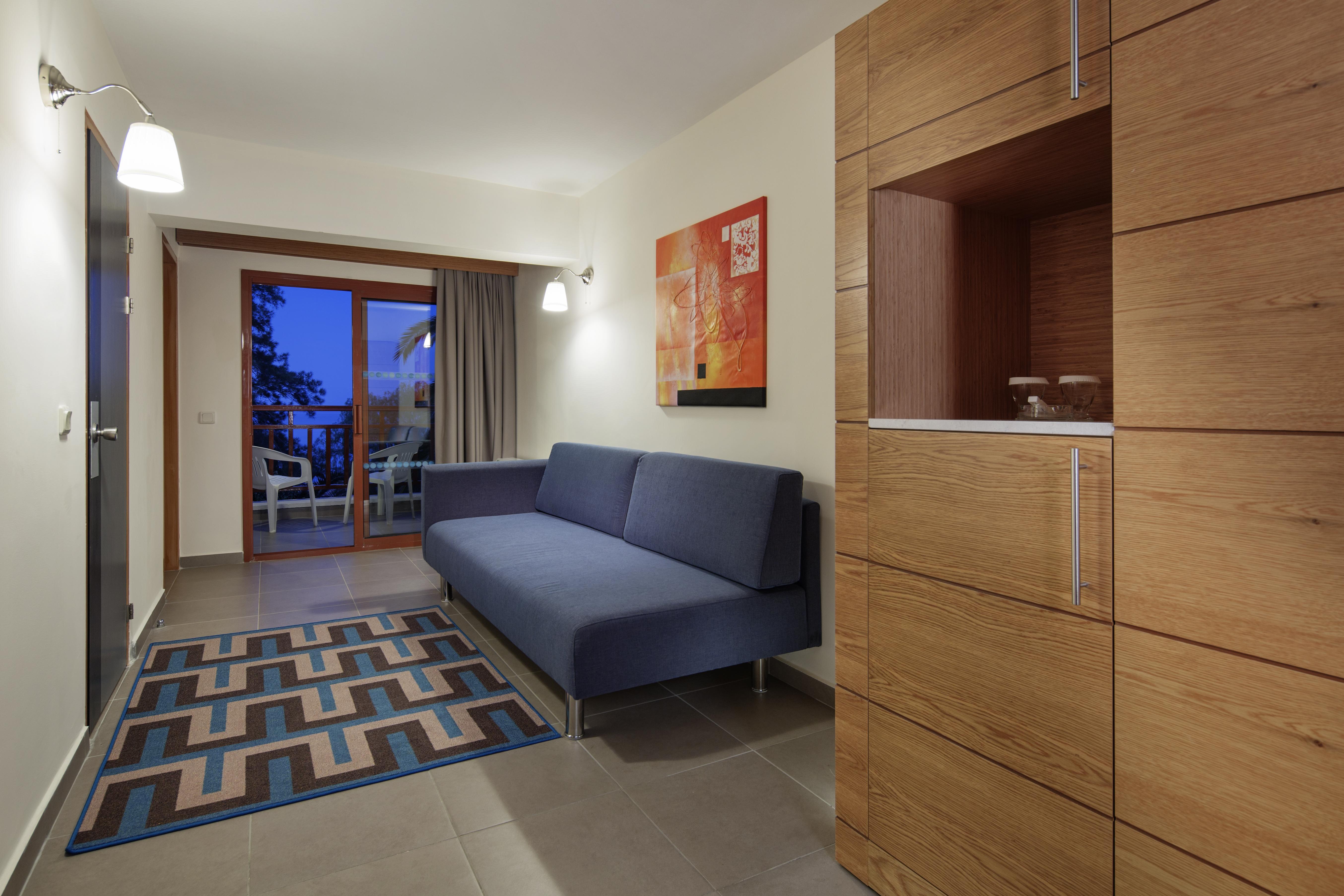 منتجع بين باي هوليداي كوشاداسيه المظهر الخارجي الصورة A typical room at the hotel