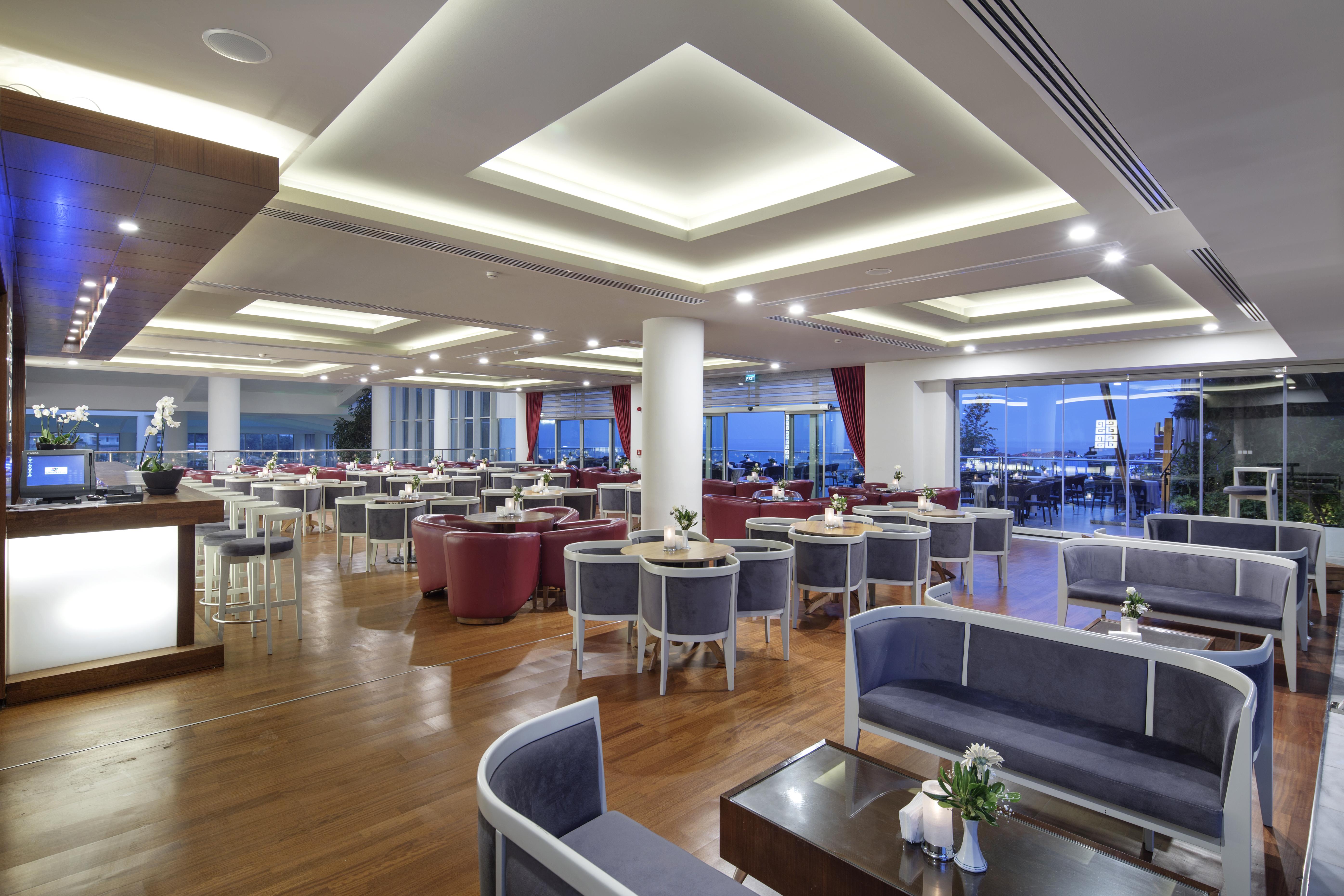 منتجع بين باي هوليداي كوشاداسيه المظهر الخارجي الصورة The lounge at the airport