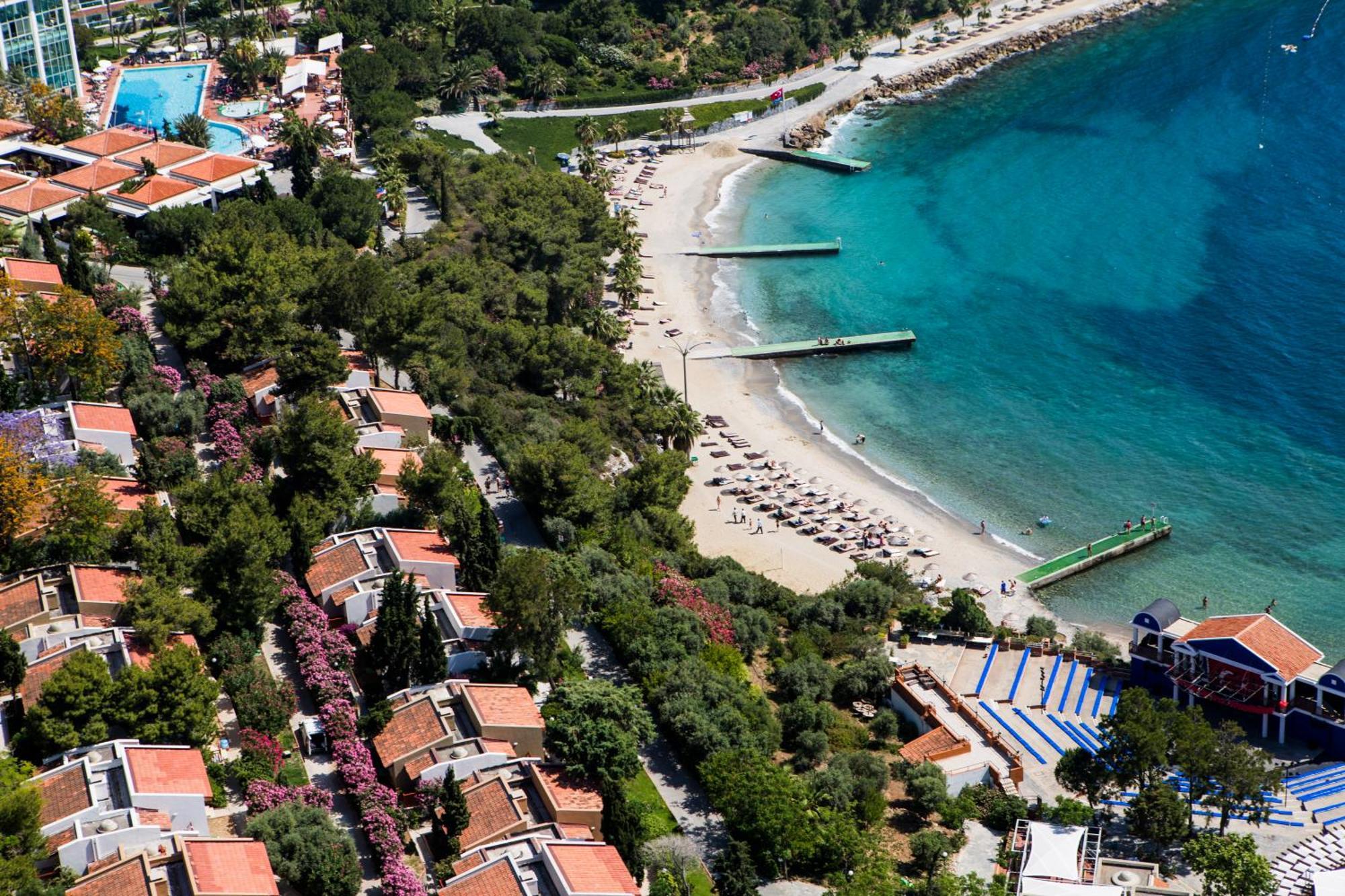 منتجع بين باي هوليداي كوشاداسيه المظهر الخارجي الصورة Aerial view of the resort