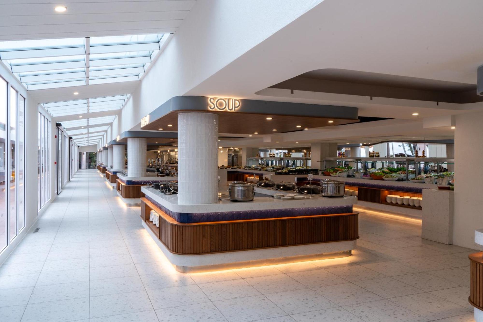 منتجع بين باي هوليداي كوشاداسيه المظهر الخارجي الصورة The buffet at the hotel